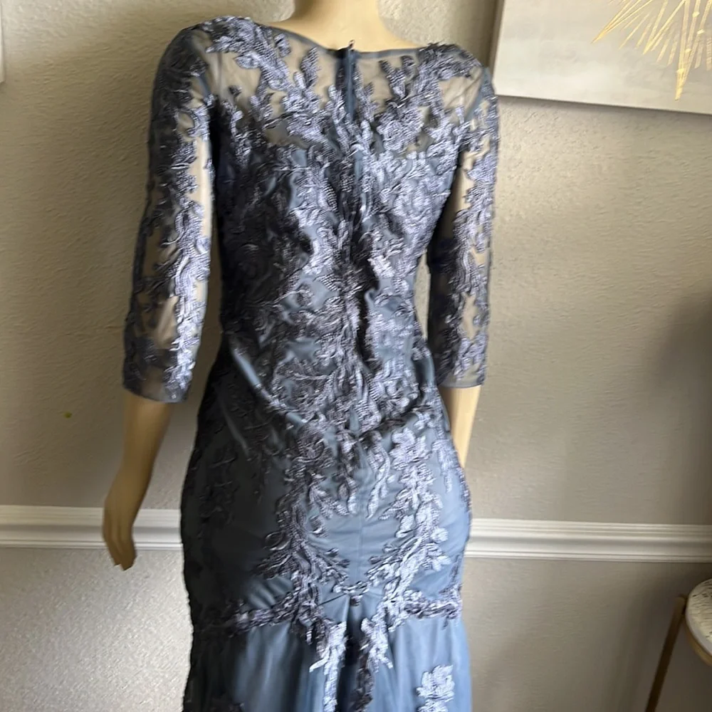 La Femme Lace 3/4-Sleeve Column Gown Size 4 - Picture 6 of 12